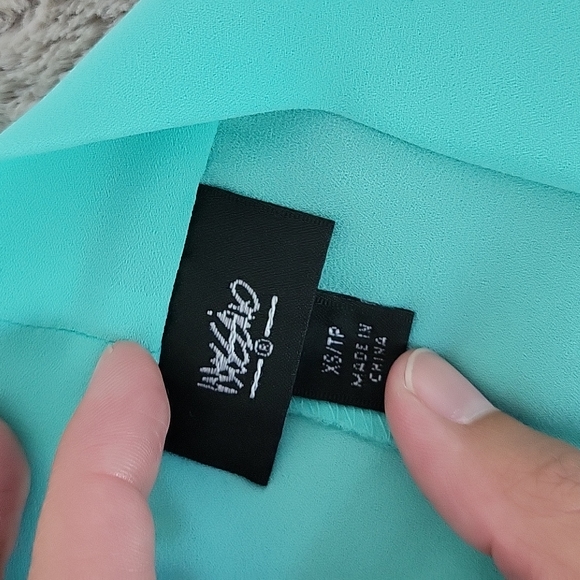 Chiffon Mint Blouse - Picture 3 of 3